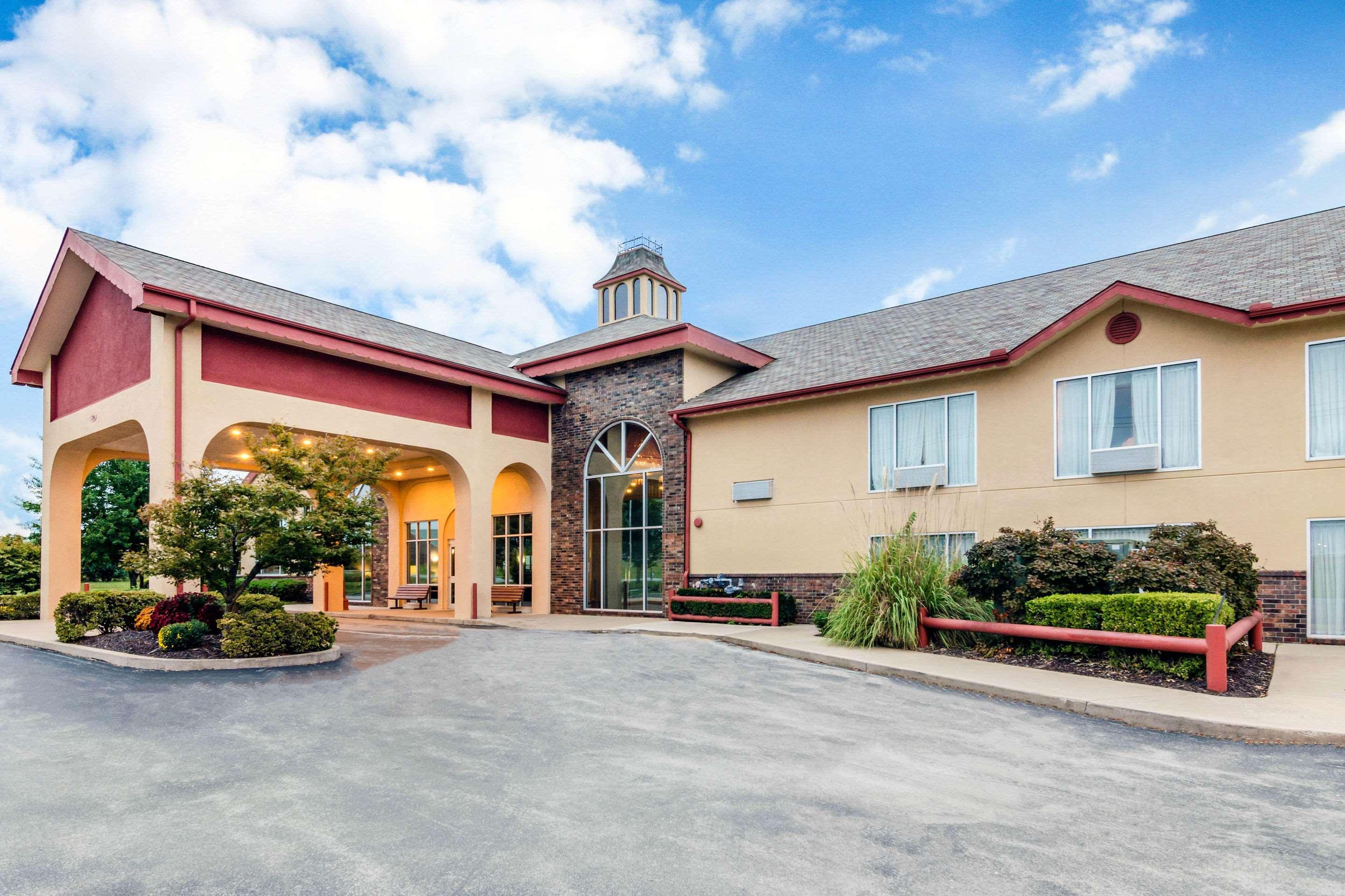 Quality Inn & Suites Картаж Экстерьер фото