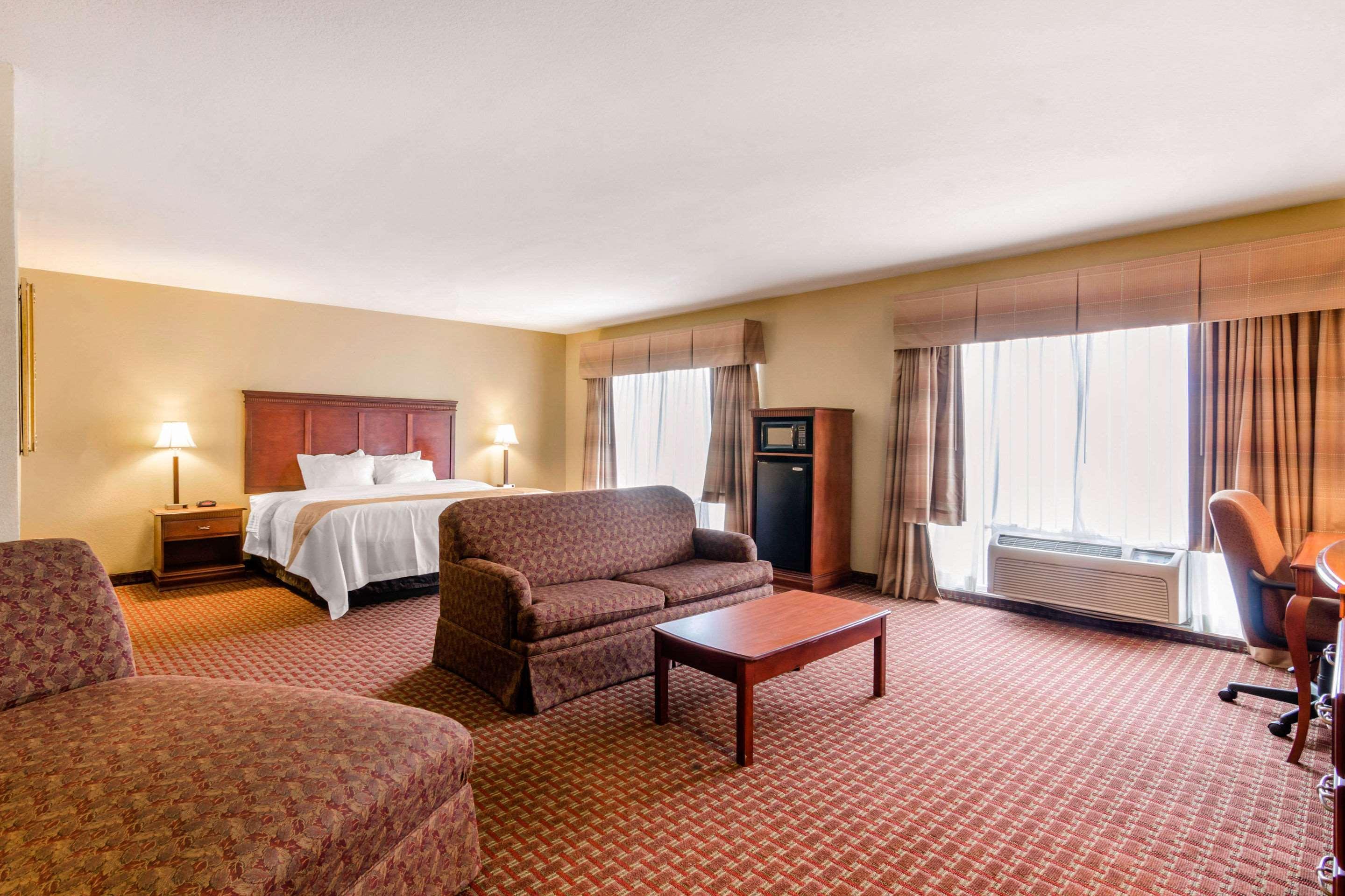 Quality Inn & Suites Картаж Экстерьер фото