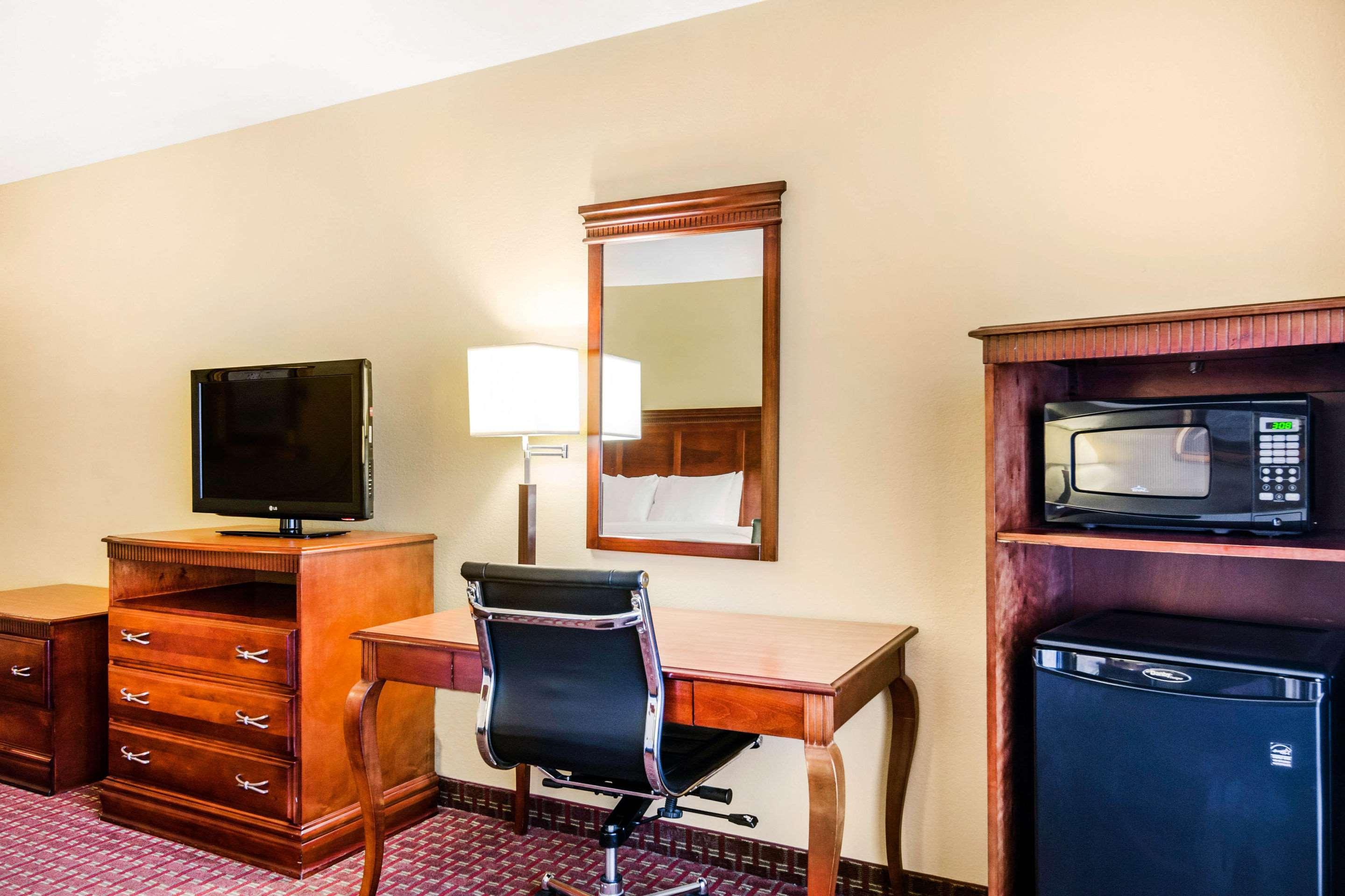 Quality Inn & Suites Картаж Экстерьер фото