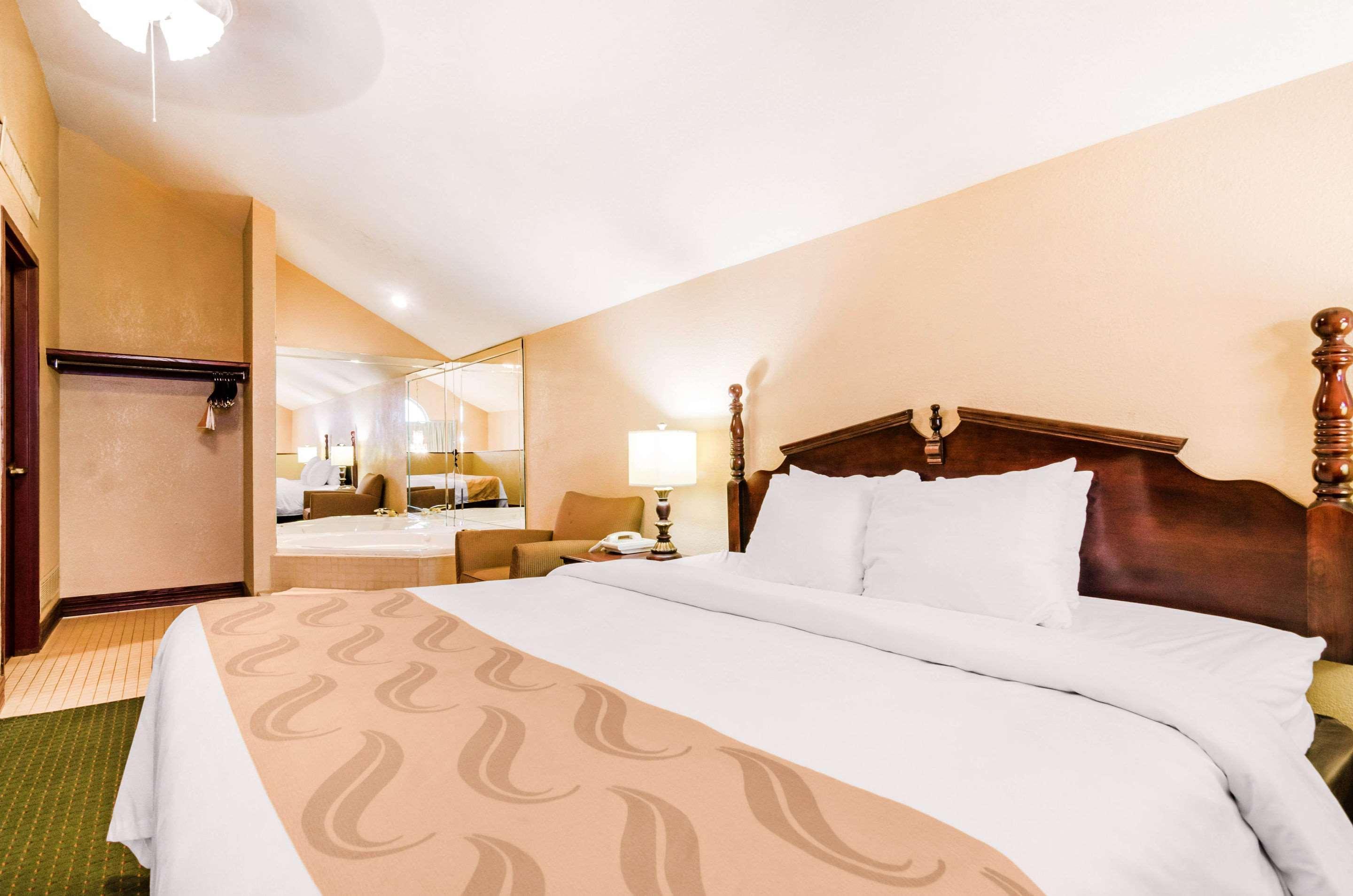 Quality Inn & Suites Картаж Экстерьер фото