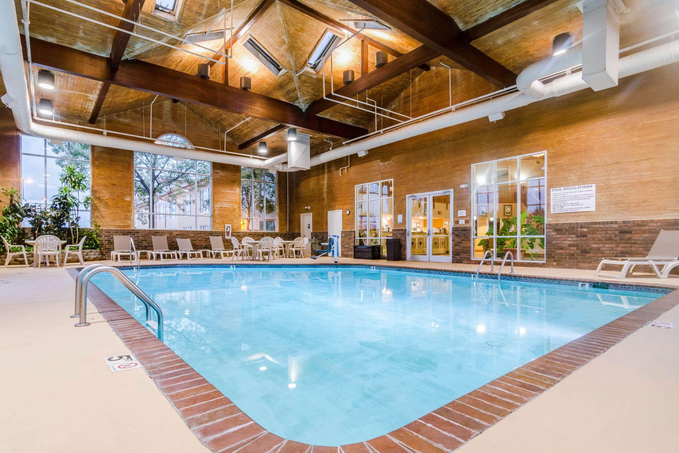 Quality Inn & Suites Картаж Экстерьер фото