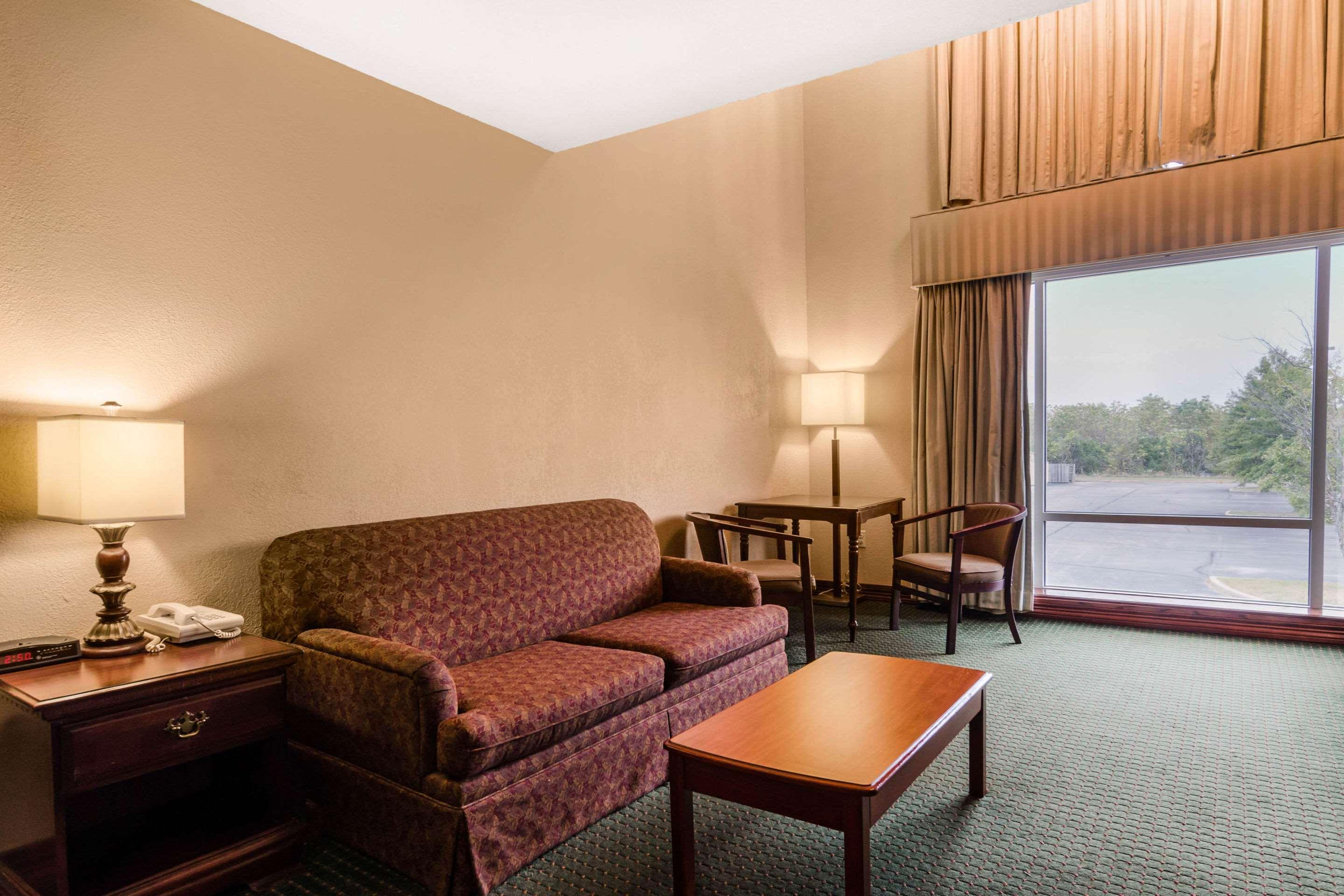 Quality Inn & Suites Картаж Экстерьер фото
