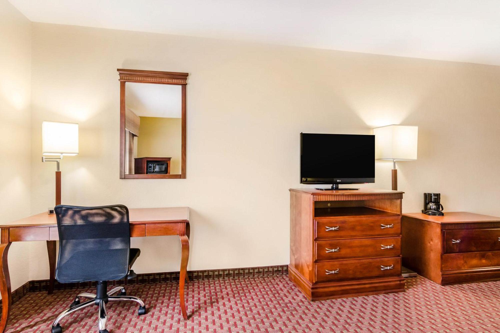Quality Inn & Suites Картаж Экстерьер фото