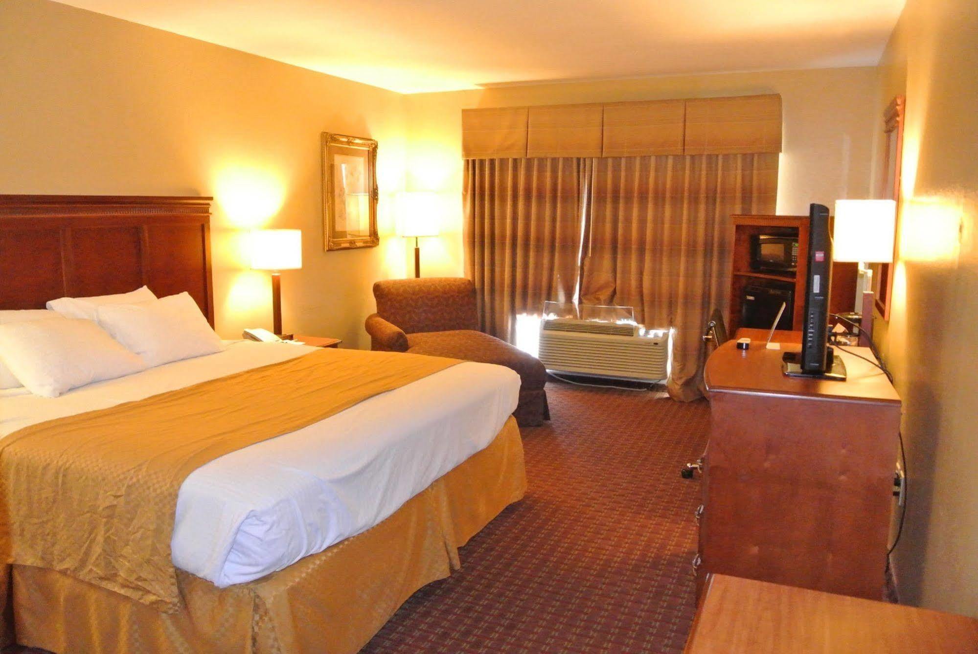 Quality Inn & Suites Картаж Экстерьер фото